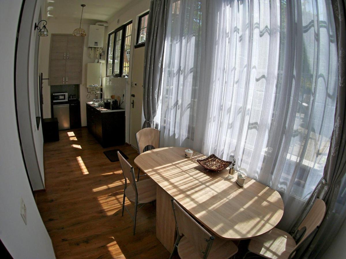 Old - Gold Gala Apartamento Tbilisi Exterior foto