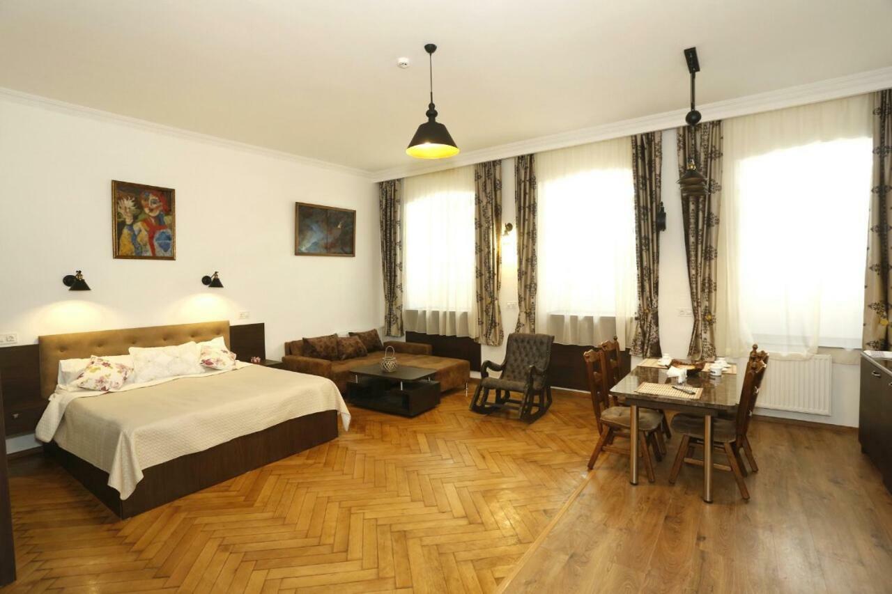 Old - Gold Gala Apartamento Tbilisi Exterior foto