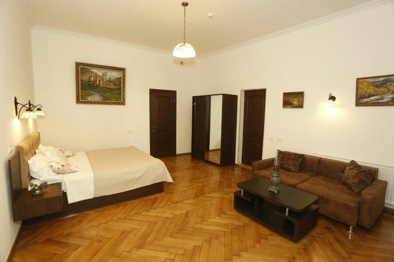 Old - Gold Gala Apartamento Tbilisi Exterior foto