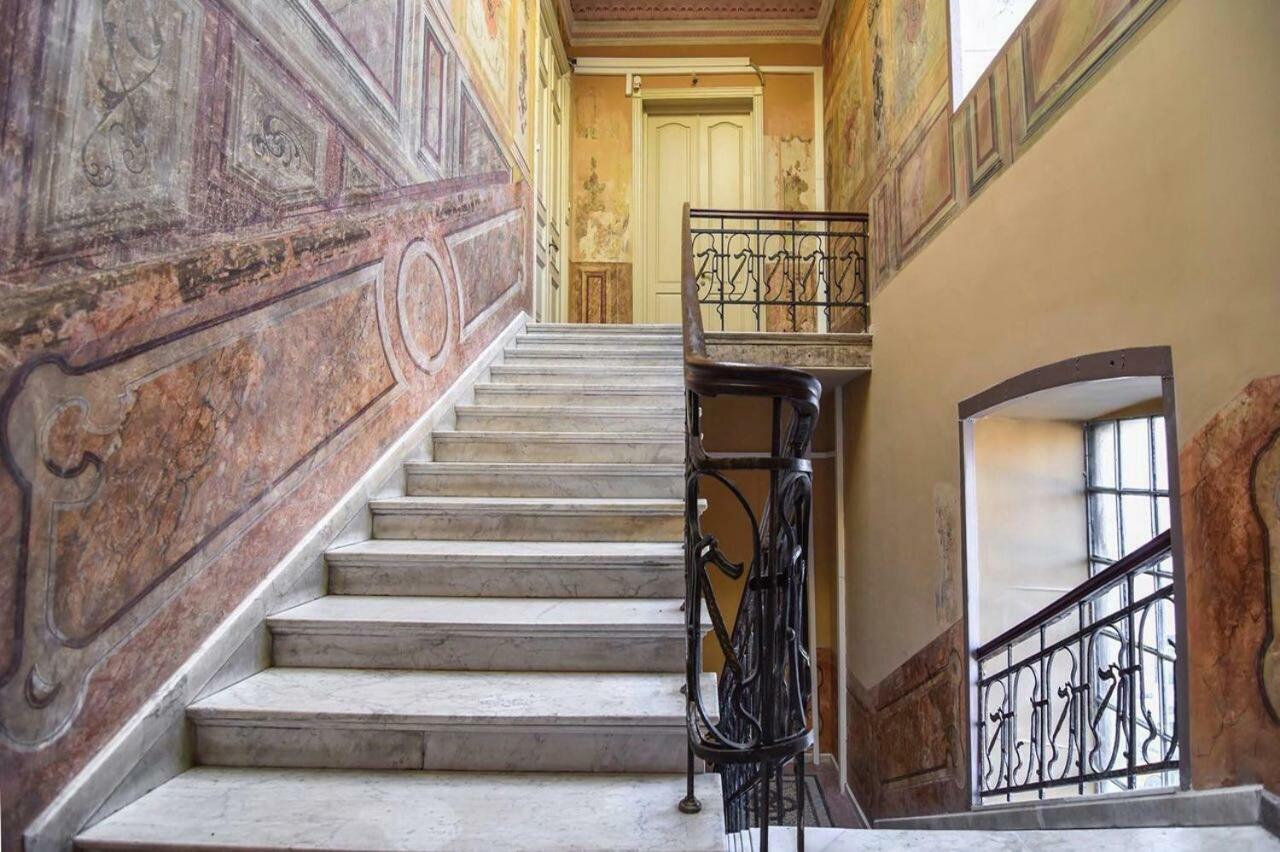 Old - Gold Gala Apartamento Tbilisi Exterior foto